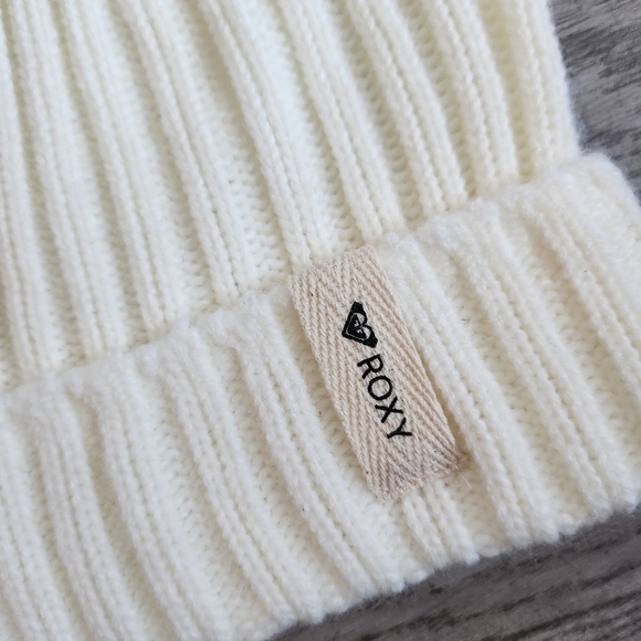 ✨NEW✨ Roxy White Knit Beanie - Picture 4 of 4